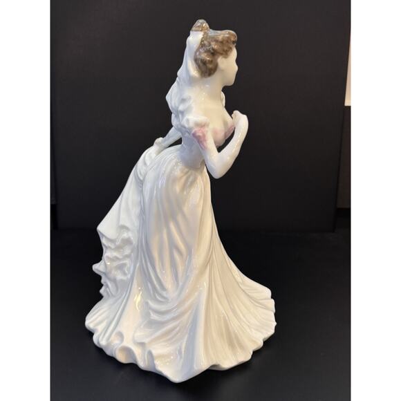 Royal Doulton Classics in Vogue - THE BRIDE - HN 4324 - Picture 5 of 9